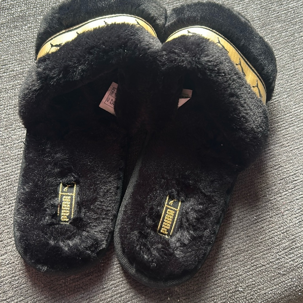 Puma slipper, new size 8 ,Black, excellent condition